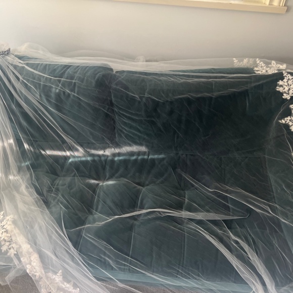 1920s Vintage Style Wedding Veil with 9 foot Cathedral Train - Picture 3 of 8